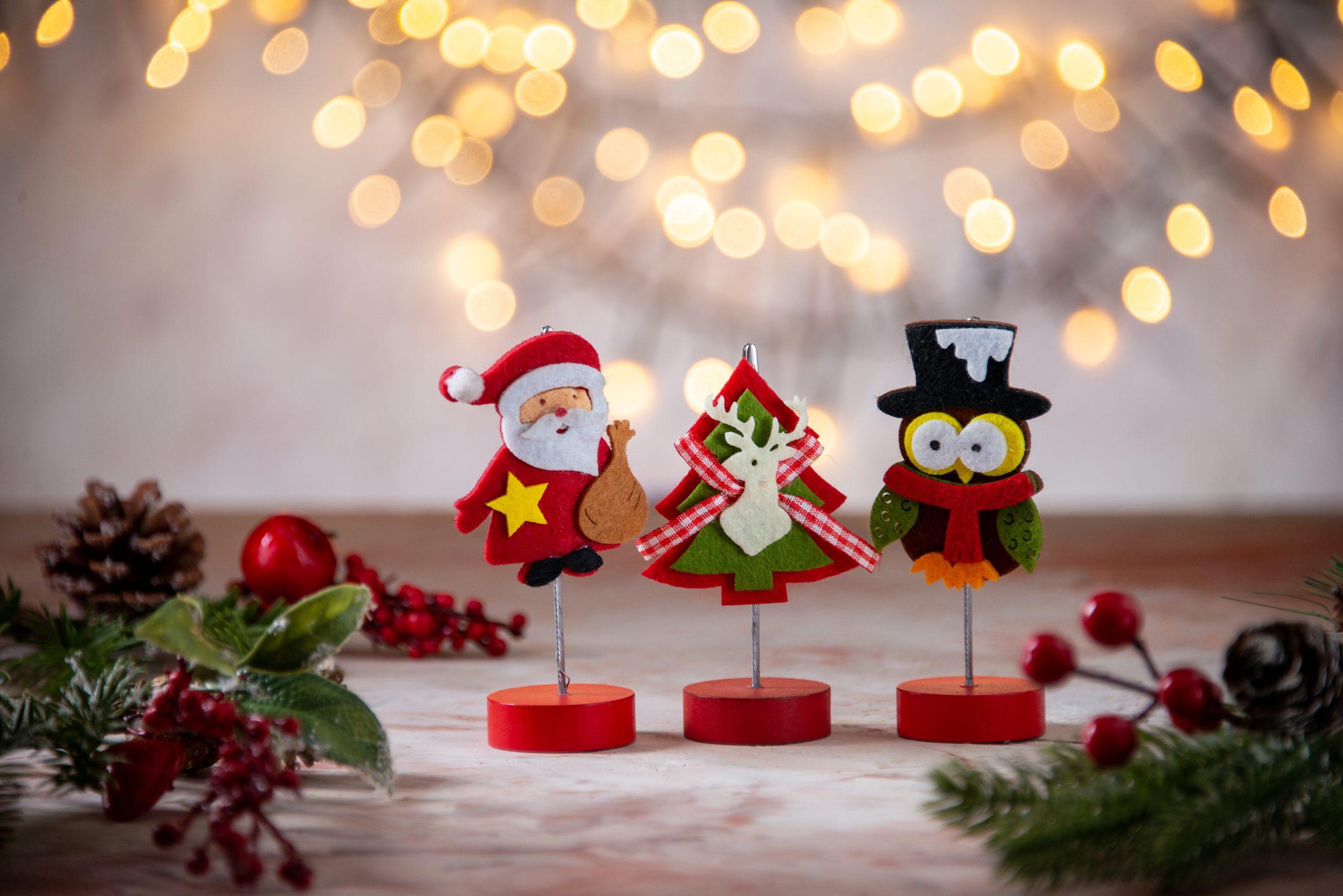 little-santa-decoration-with-owl-figure-xmas-tree-christmas-texture-blurred-background